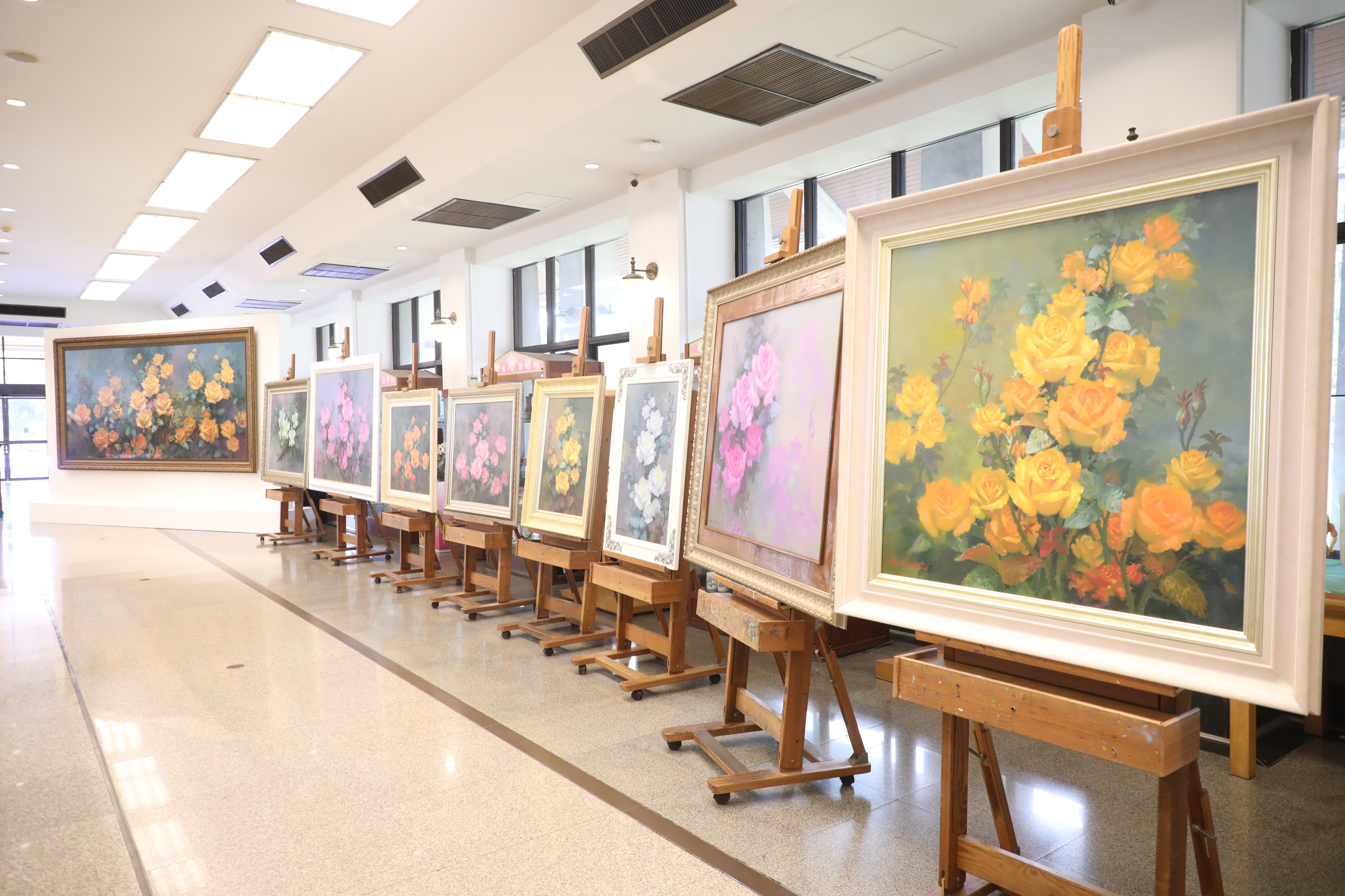 title - มากกว่าความรักระหว่างคู่ครอง คือความรักต่อปวงชน ส.ป.ก. จัดงาน “รักแห่งศิลป์ รักแห่งแผ่นดิน” พลังแห่งศิลปะที่เชื่อมโยงสถาบันและประชาชน